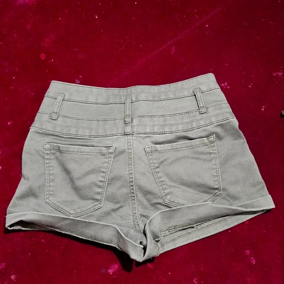 Refuge Shorts - Picture 7 of 7